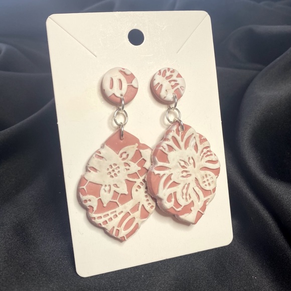 Blue Willow Boutique Earrings - Picture 2 of 4